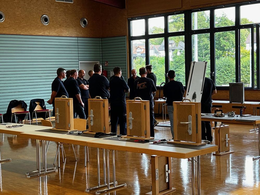 Testtüren beim Türöffnungslehrgang 